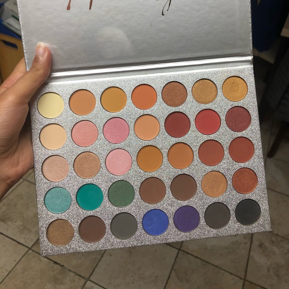 Eyeshadow palette